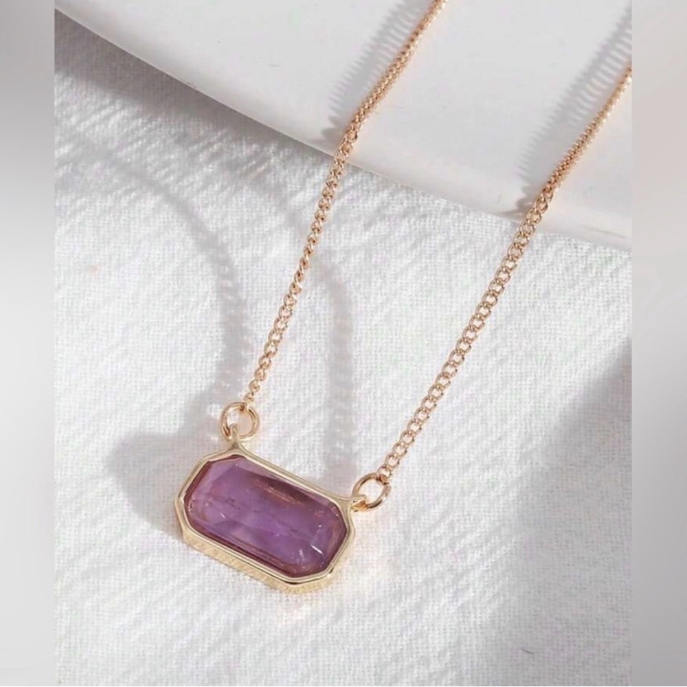 Elegant Gold and Purple Pendant Necklace